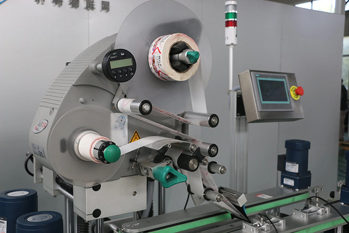 Automatinio dvipusio viršutinio ir apatinio lipdukų etikečių klijavimo mašinos informacija
