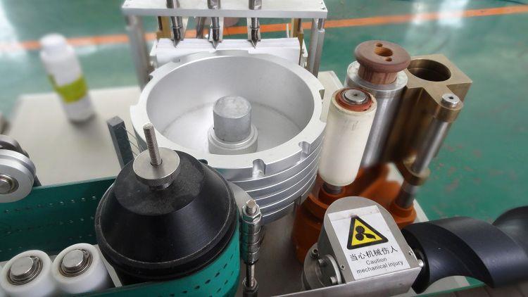 Visiškai automatinė šlapio klijų popieriaus etikečių ženklinimo mašina alkoholio gaminiams